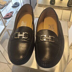 Salvatore Ferragamo Black Leather Loafers - Size 9M | Classic & Chic!